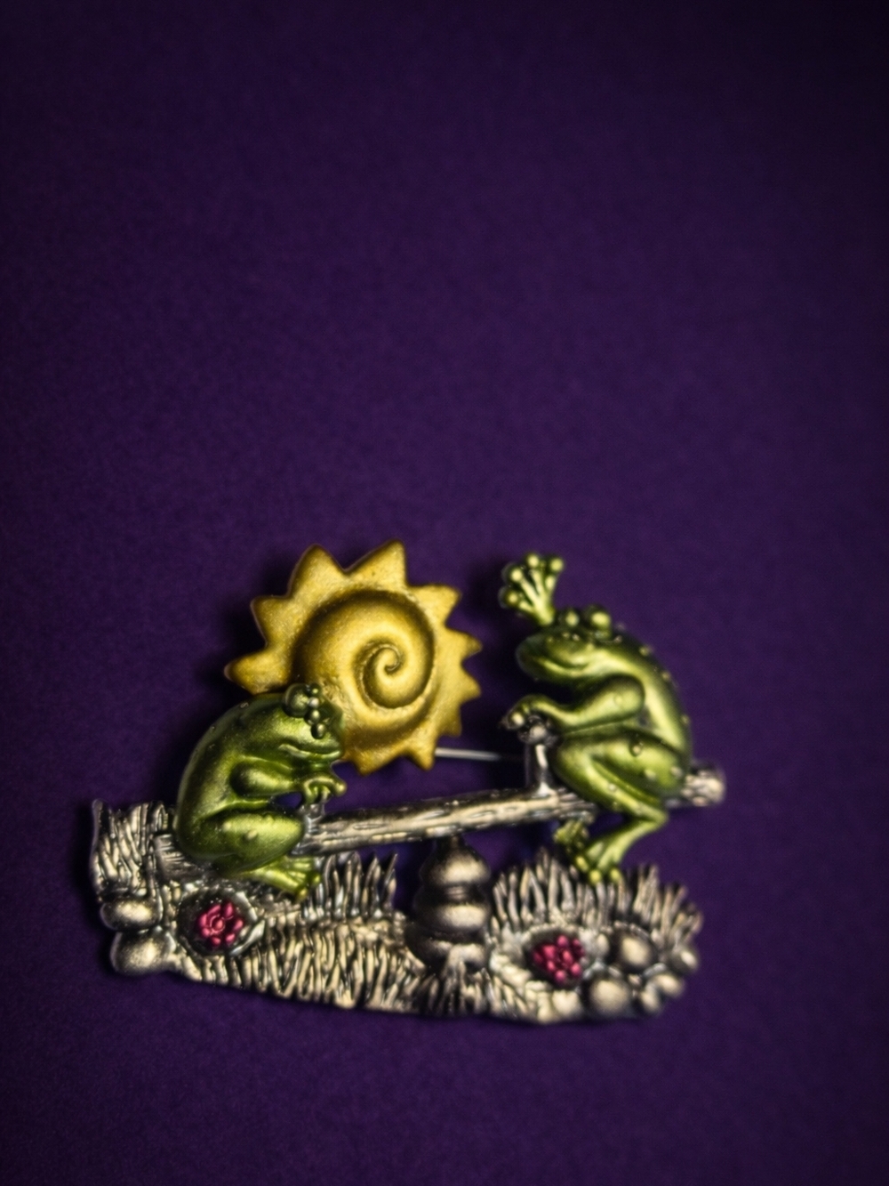 VTG Pewter Green Frog Sun Brooch with Gold Sun Signed DD